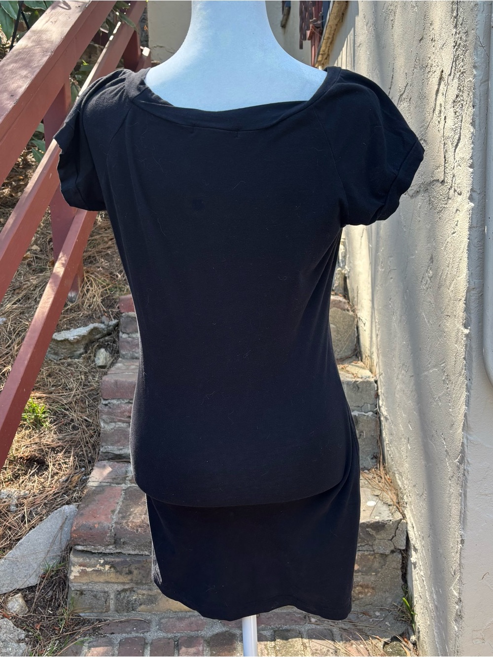 Romeo & Juliet Couture Black Short-Sleeve Mini Dress with Diagonal Zip - Picture 4 of 6